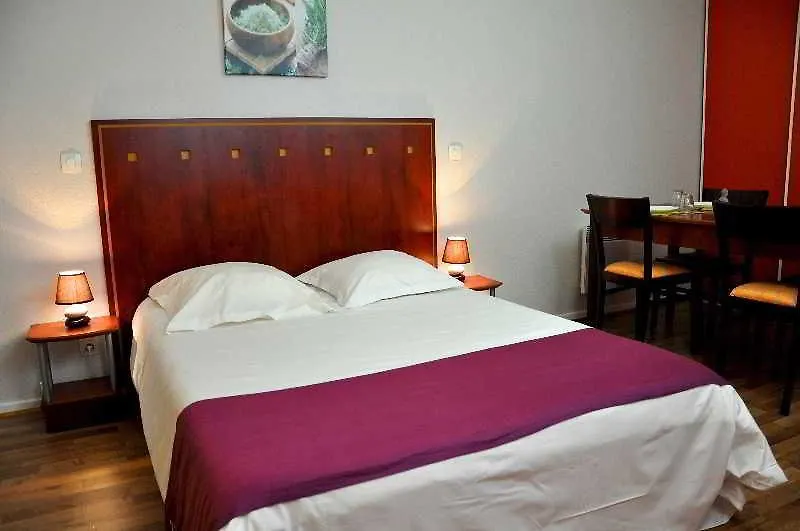 Zenitude Hôtel-Résidences La Versoix Divonne-les-Bains Hotel