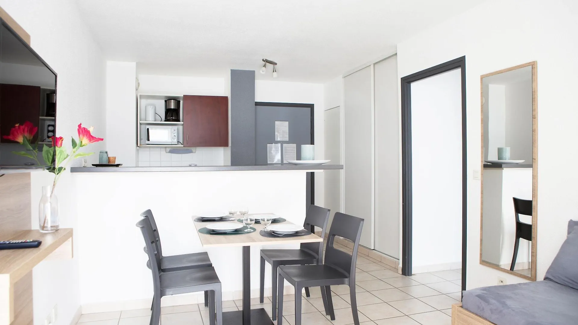 Comfort Aparthotel Divonne La Versoix 3*, Divonne-les-Bains